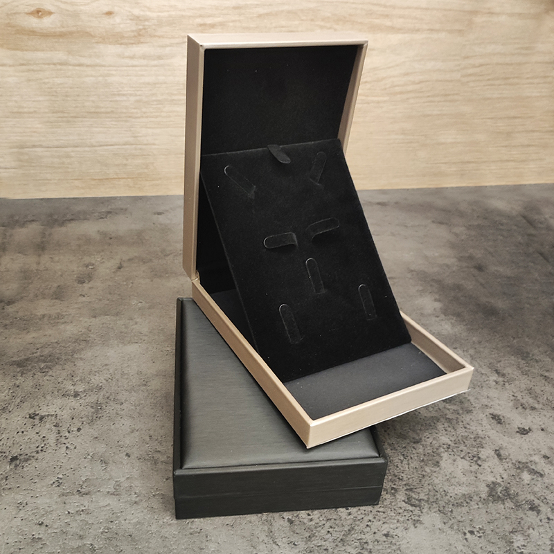 Díszdoboz ékszer szettnek 16x11x4 cm arany színű